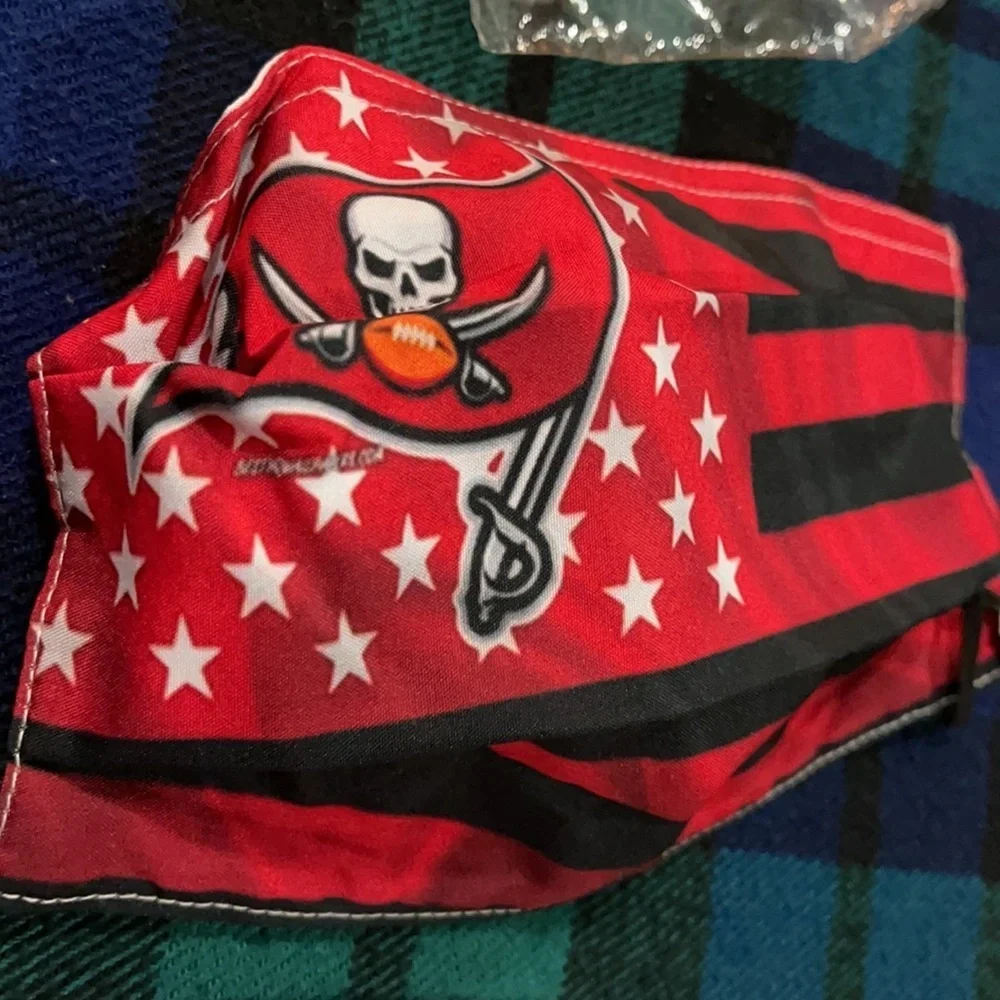6/$20 New Buccaneers face mask